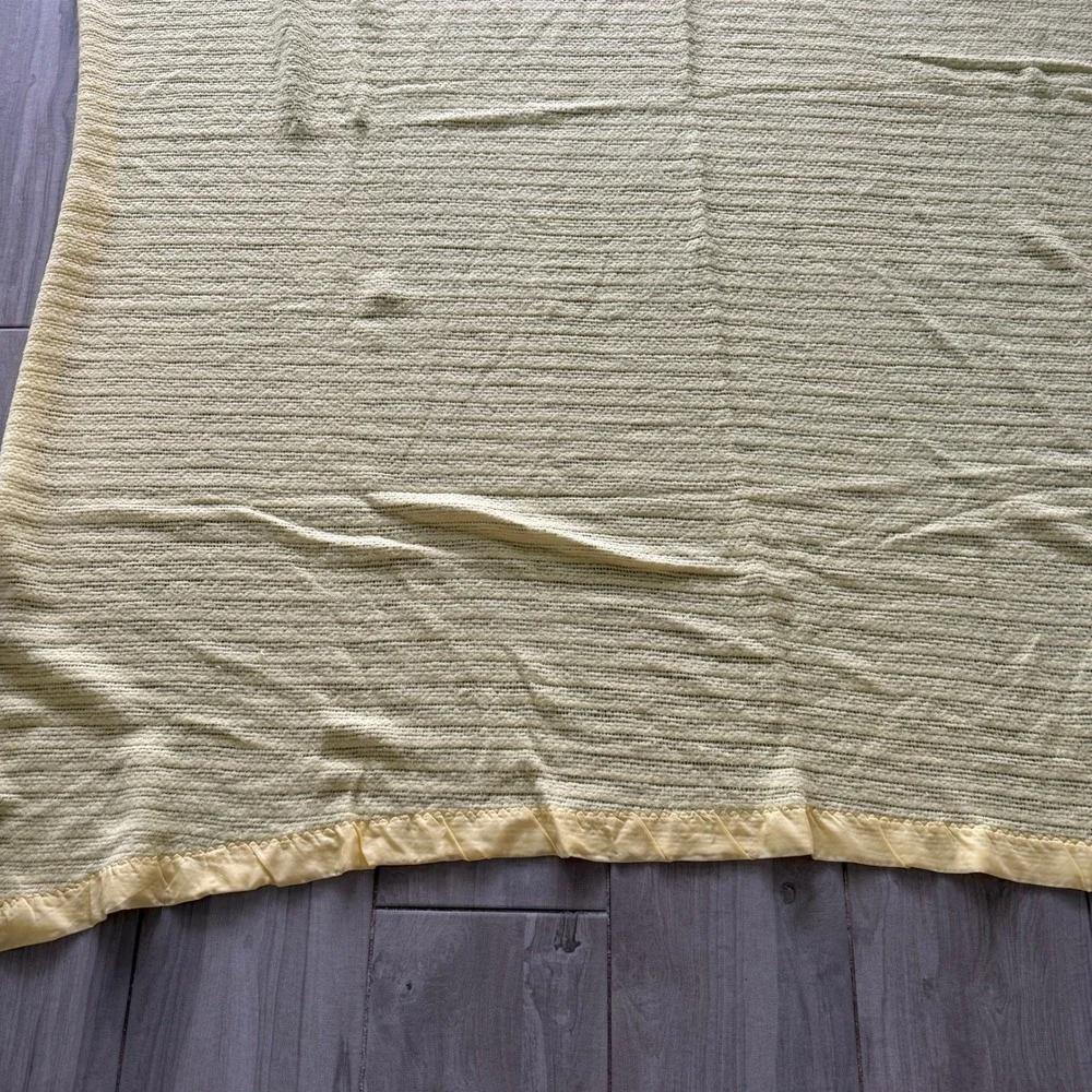 Waffle Knit Baby Blanket Size Twin Yellow Woven Satin Trim Vintage 84